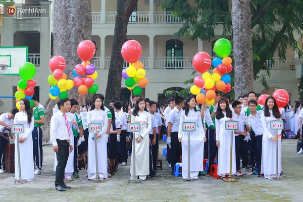Những tà áo dài tớt thướt tha...(Ảnh: Internet)